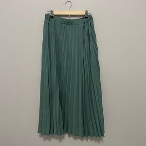 Pleated Maxi Skirt Size Medium